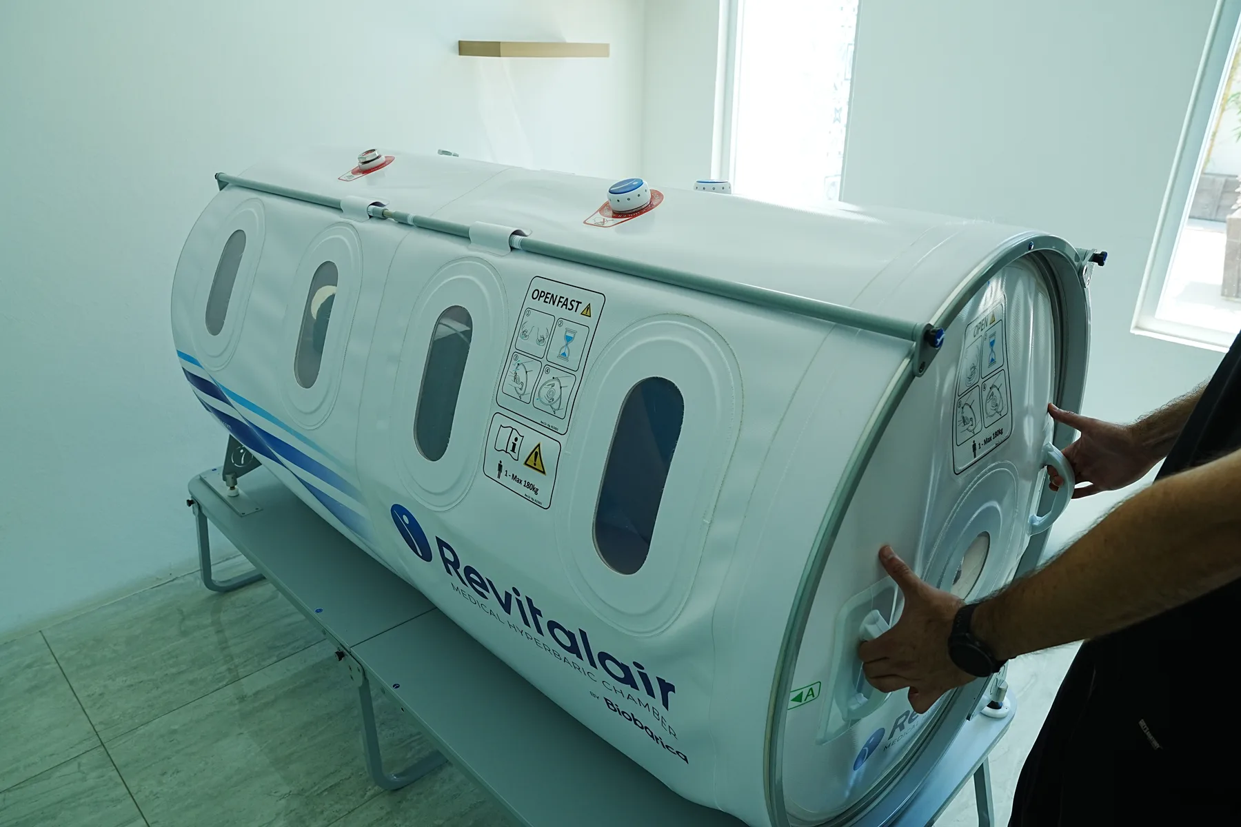 Hyperbaric chamber equipment