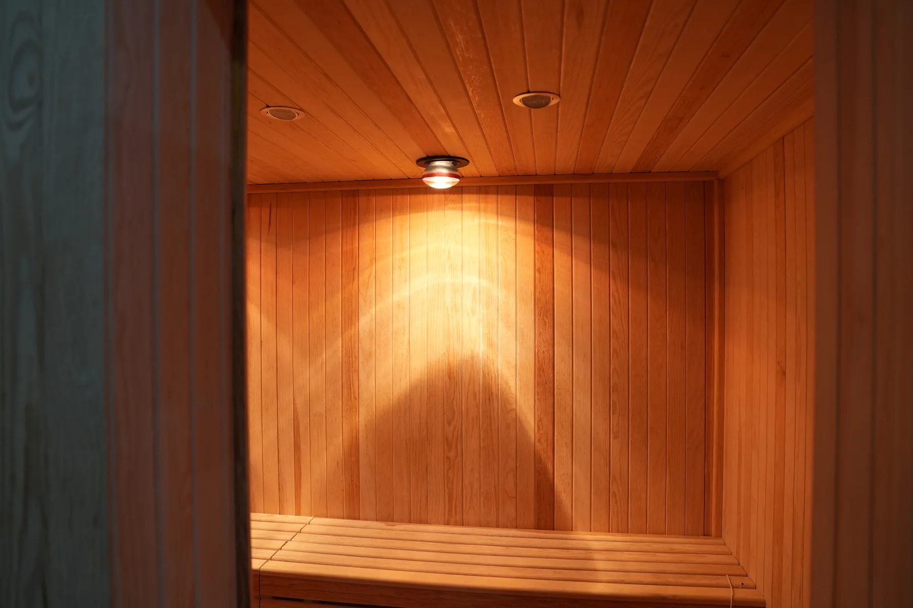 Interior de madera del sauna